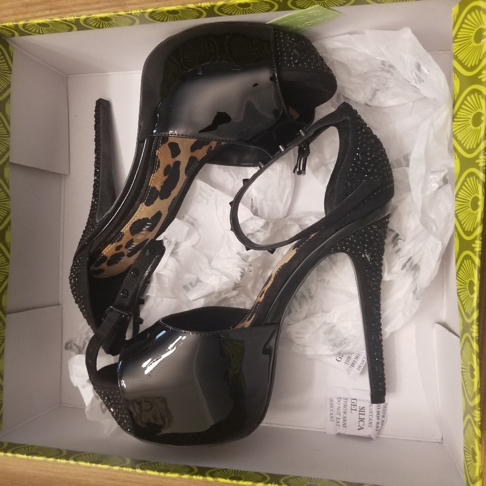 BRAND NEW IN BOX - GIANNI BINI HEELS